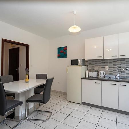 Apartman Curcic Knin Buitenkant foto