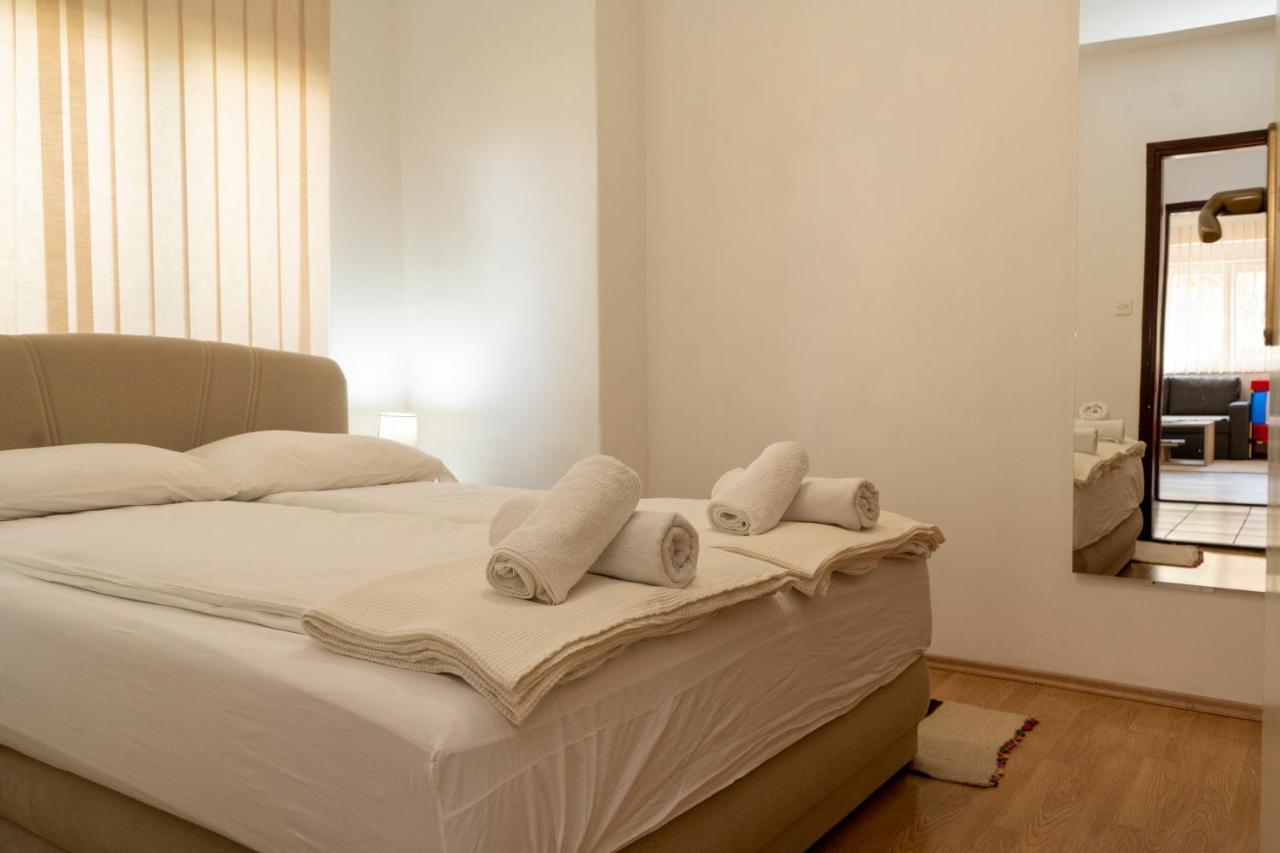 Apartman Curcic Knin Buitenkant foto
